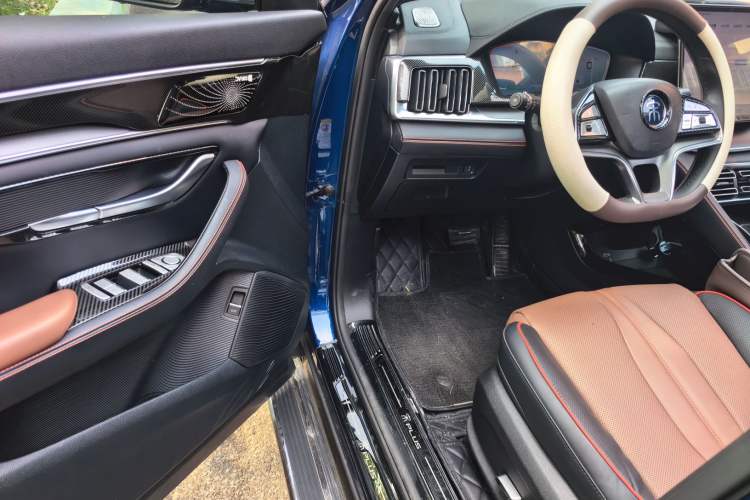 Used BYD Song PLUS New Energy 2021 DM-i 100KM Four-Wheel Drive Flagship PLUS Driver Seat