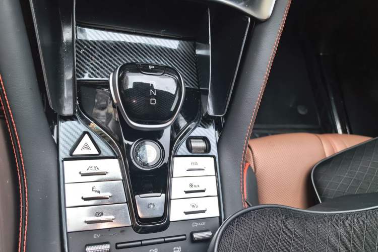 Used BYD Song PLUS New Energy 2021 DM-i 100KM Four-Wheel Drive Flagship PLUS 5G Edition Gear Lever