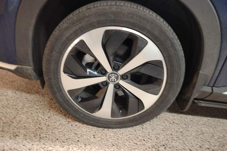 Used BYD Song PLUS New Energy 2021 DM-i 110KM Flagship Model Left Front Wheel Hub