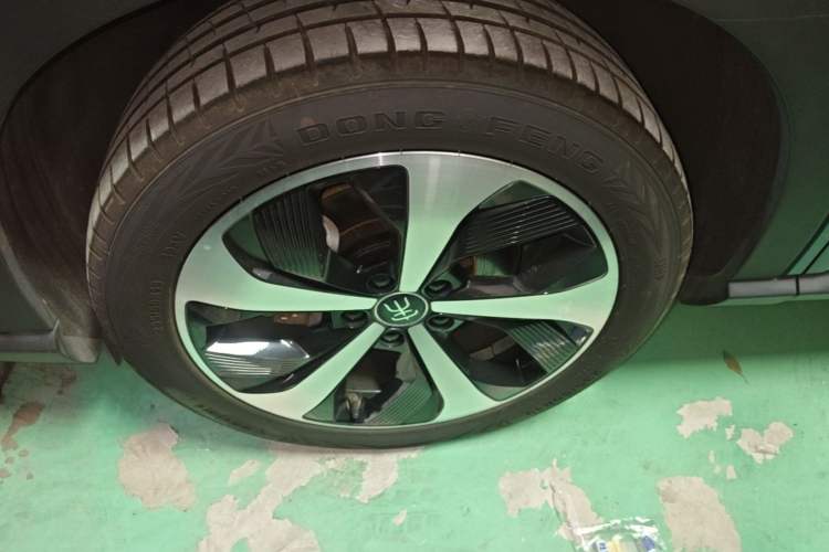 Used BYD Song PLUS New Energy 2021 DM-i 110KM Flagship PLUS Left Front Wheel Hub