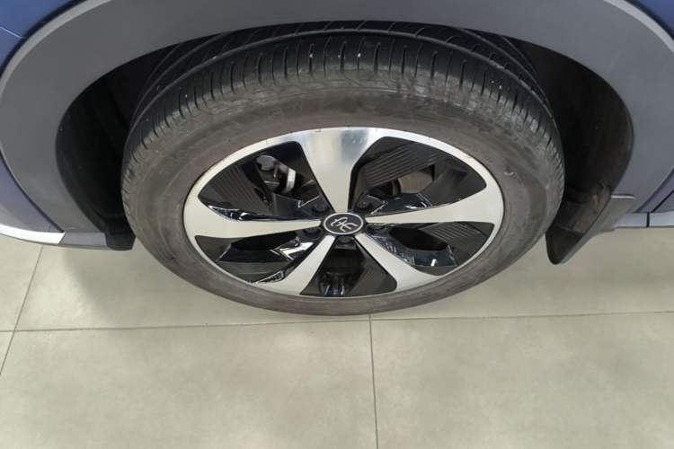 Used BYD Song PLUS New Energy 2021 DM-i 110KM Flagship PLUS Left Front Wheel Hub