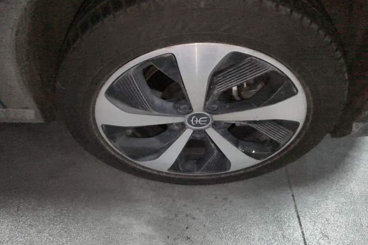 Used BYD Song PLUS New Energy 2021 DM-i 110KM Flagship PLUS 5G Edition Right Front Wheel Hub