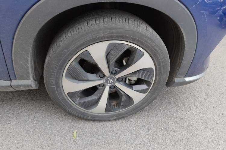 Used BYD Song PLUS New Energy 2021 DM-i 110KM Flagship PLUS Right Front Wheel Hub