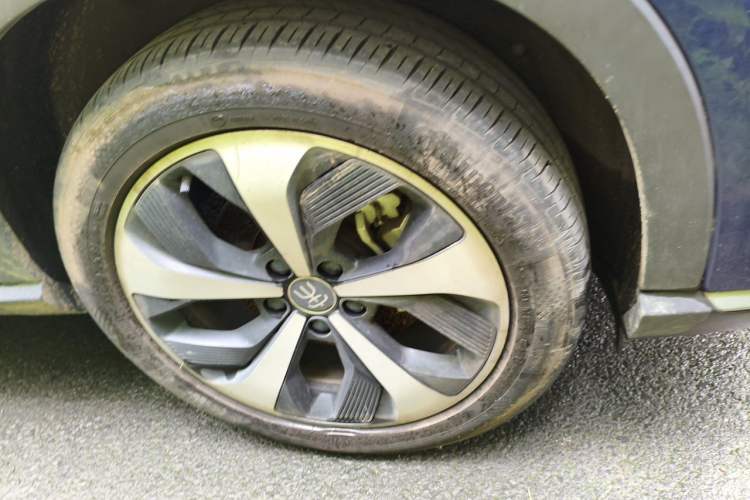 Used BYD Song PLUS New Energy 2021 DM-i 110KM Flagship Model Right Front Wheel Hub