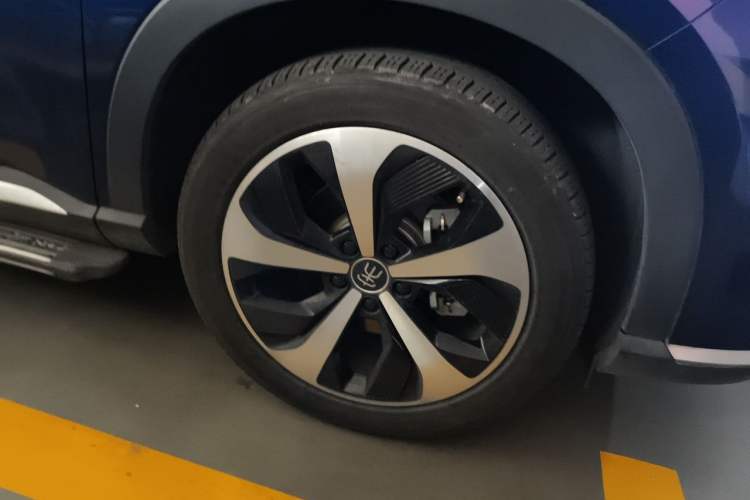 Used BYD Song PLUS New Energy 2021 DM-i 110KM Flagship PLUS Right Front Wheel Hub