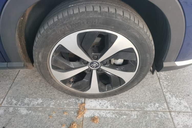 Used BYD Song PLUS New Energy 2021 DM-i 110KM Flagship PLUS Right Front Wheel Hub
