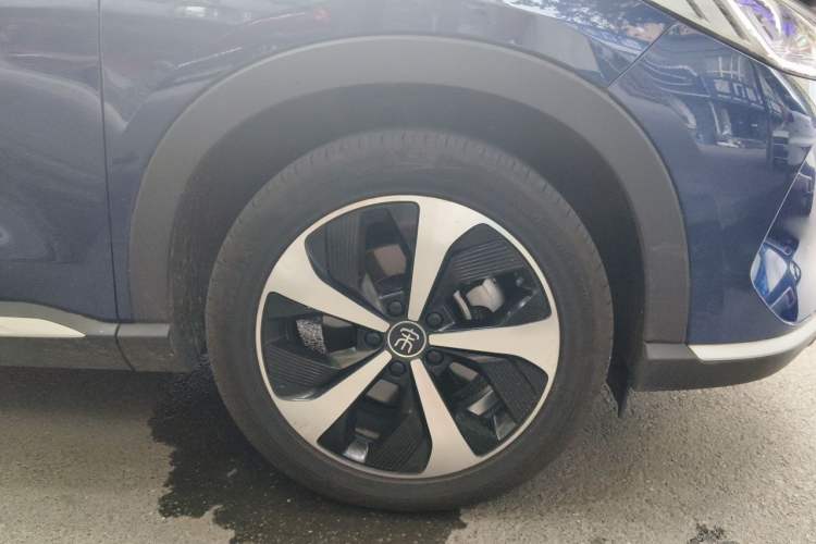 Used BYD Song PLUS New Energy 2021 DM-i 110KM Flagship PLUS Right Front Wheel Hub