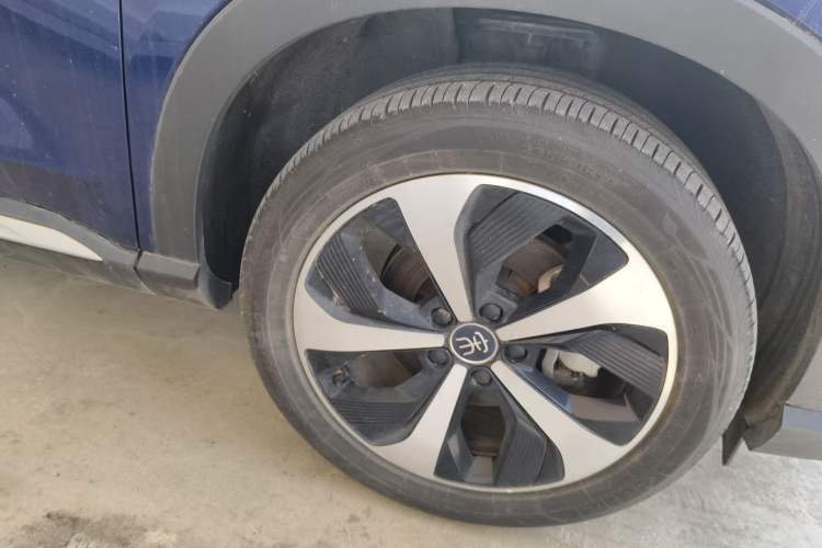Used BYD Song PLUS New Energy 2021 DM-i 51KM Prestige Model Right Front Wheel Hub