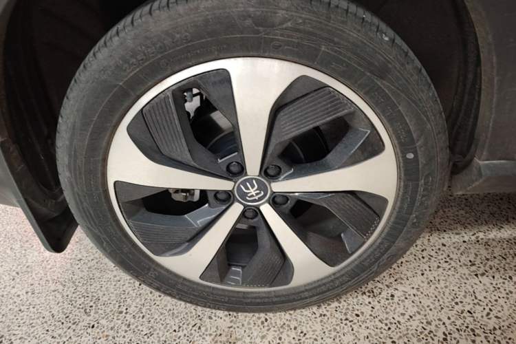Used BYD Song PLUS New Energy 2021 DM-i 110KM Flagship Model Right Rear Wheel Hub