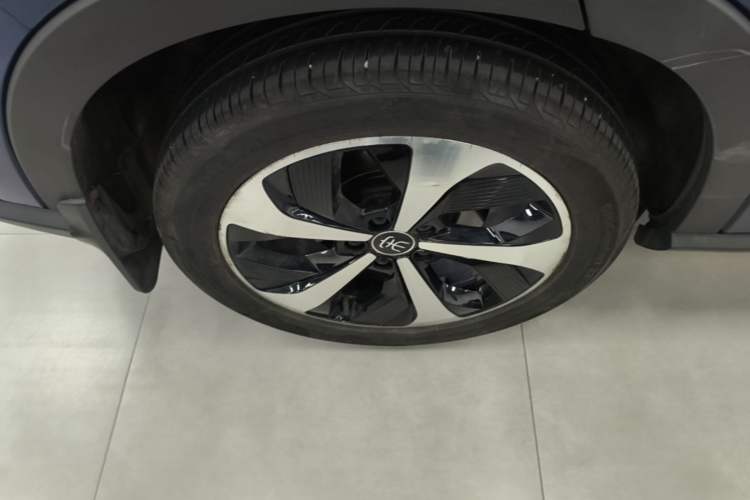 Used BYD Song PLUS New Energy 2021 DM-i 110KM Flagship PLUS Right Rear Wheel Hub
