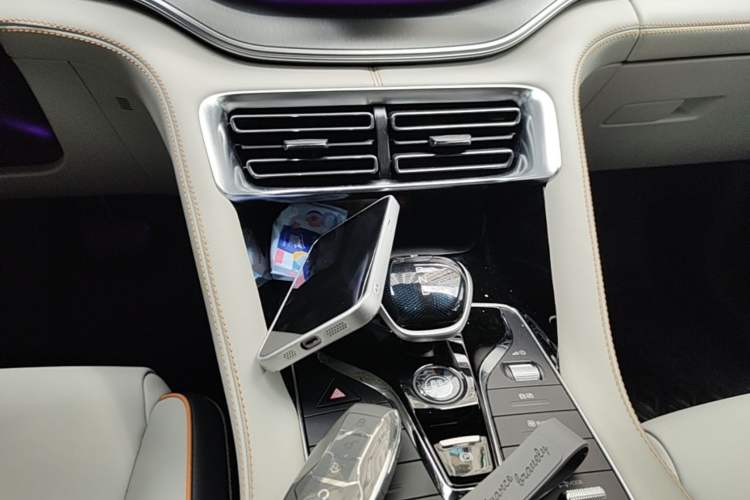 Used BYD Song PLUS New Energy 2021 DM-i 110KM Flagship Model Audio And AC Panel