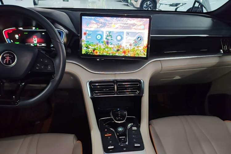 Used BYD Song PLUS New Energy 2021 DM-i 110KM Flagship Model Audio And AC Panel