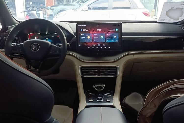 Used BYD Song PLUS New Energy 2021 DM-i 110KM Flagship Model Center Console