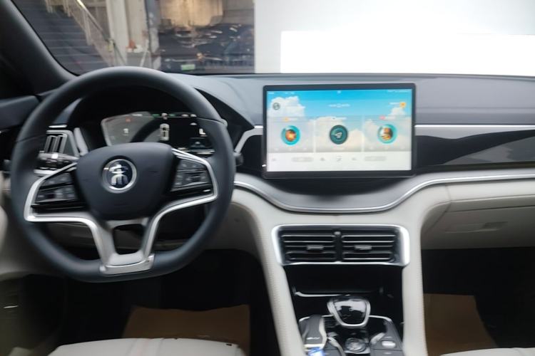 Used BYD Song PLUS New Energy 2021 DM-i 110KM Flagship Model Center Console