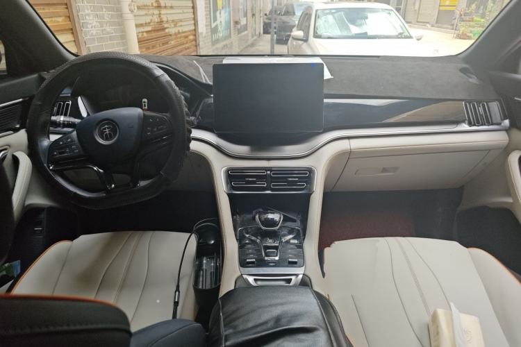 Used BYD Song PLUS New Energy 2021 DM-i 110KM Flagship Model Center Console