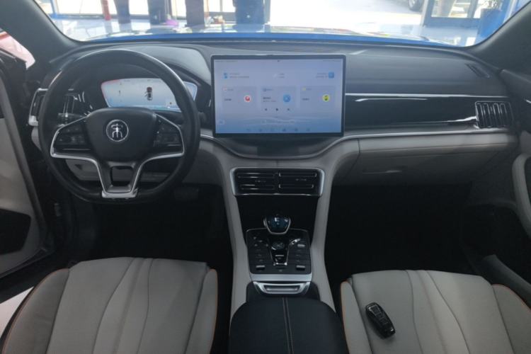 Used BYD Song PLUS New Energy 2021 DM-i 110KM Flagship PLUS 5G Edition Center Console