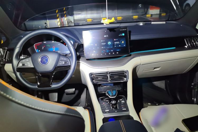 Used BYD Song PLUS New Energy 2021 DM-i 110KM Flagship Model Center Console