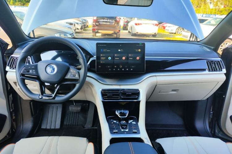 Used BYD Song PLUS New Energy 2021 DM-i 110KM Flagship Model Center Console