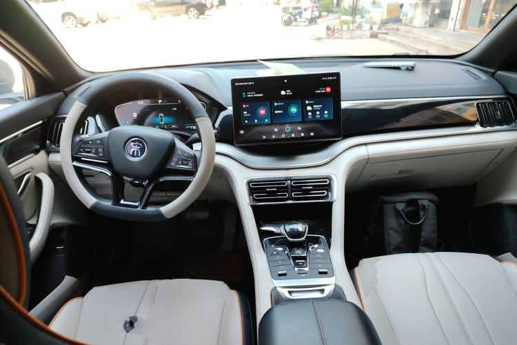 Used BYD Song PLUS New Energy 2021 DM-i 110KM Flagship Model Center Console