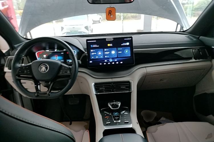 Used BYD Song PLUS New Energy 2021 DM-i 110KM Flagship Model Center Console