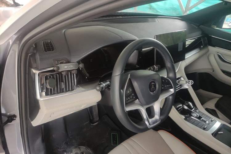 Used BYD Song PLUS New Energy 2021 EV Deluxe Model Center Console