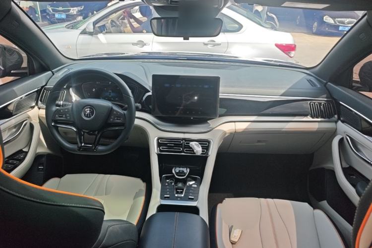 Used BYD Song PLUS New Energy 2021 DM-i 110KM Flagship Model Center Console