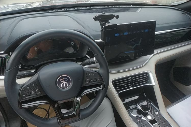 Used BYD Song PLUS New Energy 2021 DM-i 110KM Flagship Model Center Console
