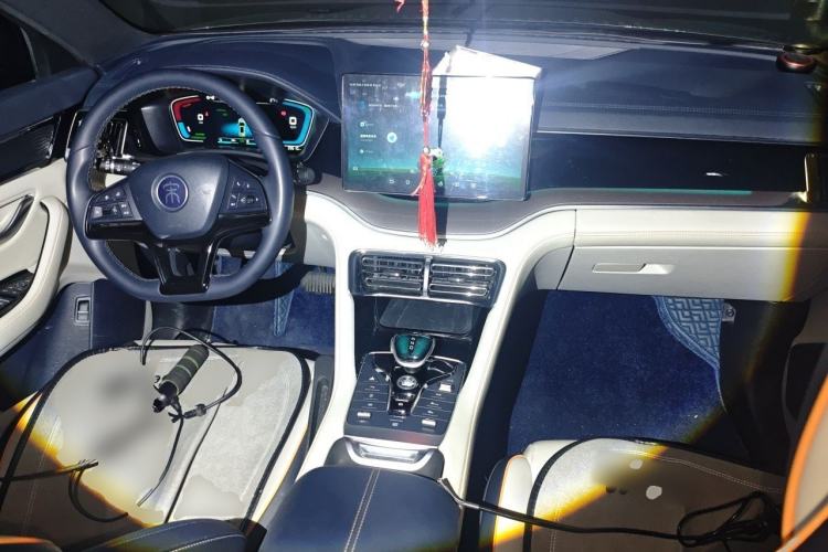 Used BYD Song PLUS New Energy 2021 DM-i 110KM Flagship Model Center Console