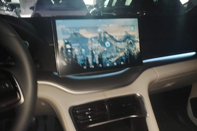 Used BYD Song PLUS New Energy 2021 DM-i 110KM Flagship Model Center Console