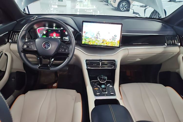 Used BYD Song PLUS New Energy 2021 DM-i 110KM Flagship Model Center Console