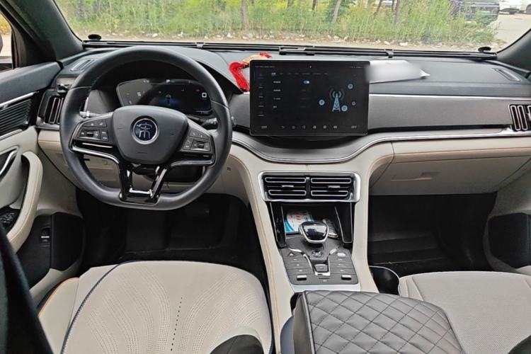 Used BYD Song PLUS New Energy 2021 DM-i 110KM Flagship Model Center Console
