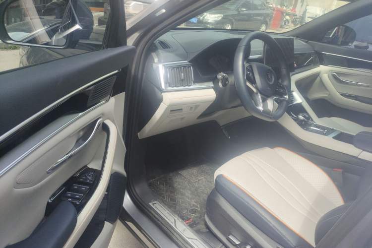 Used BYD Song PLUS New Energy 2021 DM-i 100KM Four-Wheel Drive Flagship PLUS Driver Seat