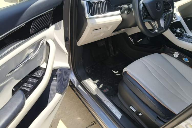 Used BYD Song PLUS New Energy 2021 DM-i 110KM Flagship PLUS 5G Edition Driver Seat