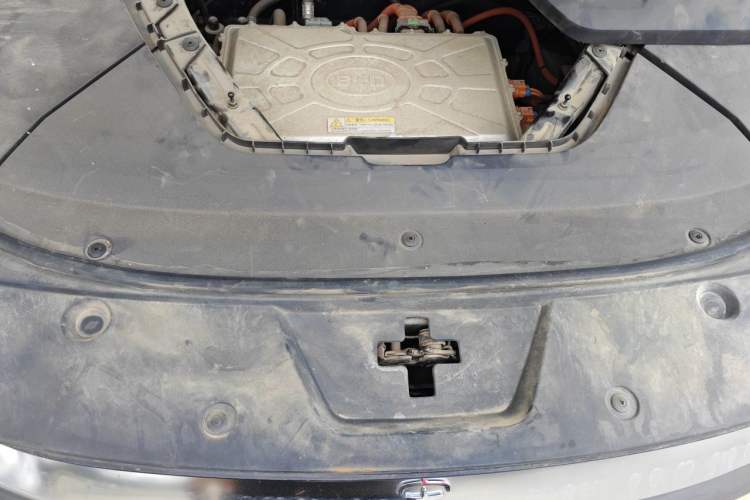 Used BYD Song PLUS New Energy 2021 EV Flagship Model Engine Bay