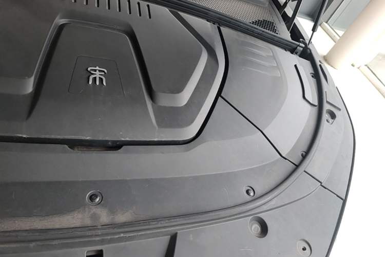 Used BYD Song PLUS New Energy 2021 EV Flagship Model Engine Bay Left
