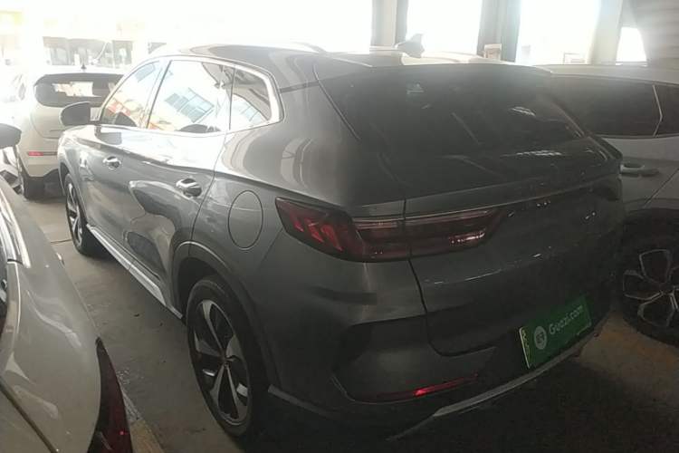 Used BYD Song PLUS New Energy 2021 EV Flagship Model Exterior 2