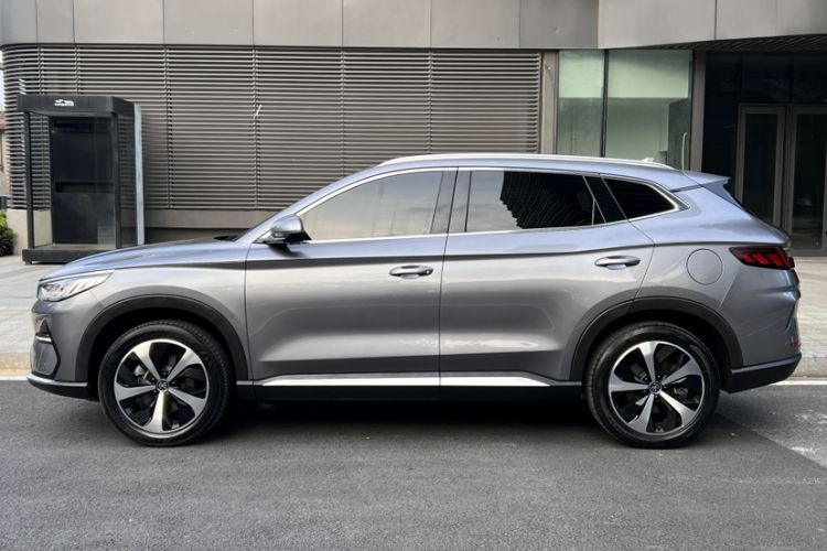 Used BYD Song PLUS New Energy 2021 EV Flagship Model Exterior 4