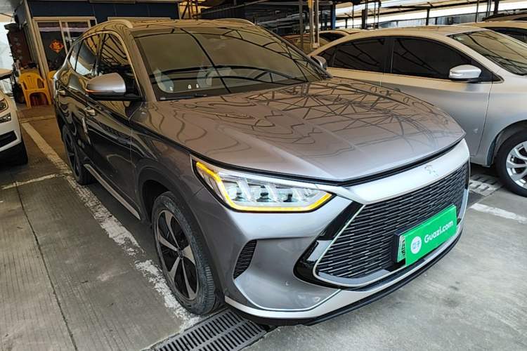 Used BYD Song PLUS New Energy 2021 DM-i 51KM Prestige Model Front Right 45 Deg