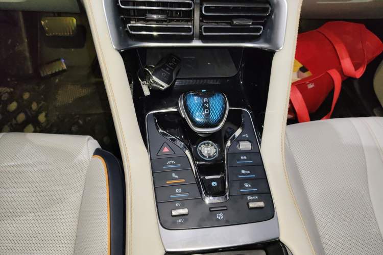 Used BYD Song PLUS New Energy 2021 DM-i 110KM Flagship PLUS 5G Edition Gear Lever