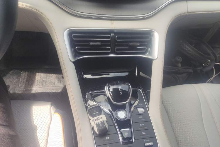 Used BYD Song PLUS New Energy 2021 DM-i 100KM Four-Wheel Drive Flagship PLUS Gear Lever