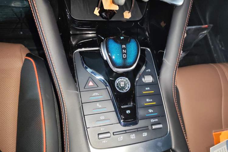 Used BYD Song PLUS New Energy 2021 DM-i 100KM Four-Wheel Drive Flagship PLUS Gear Lever