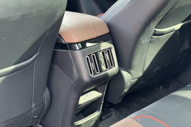 Used BYD Song PLUS New Energy 2021 DM-i 100KM Four-Wheel Drive Flagship PLUS Interior 4