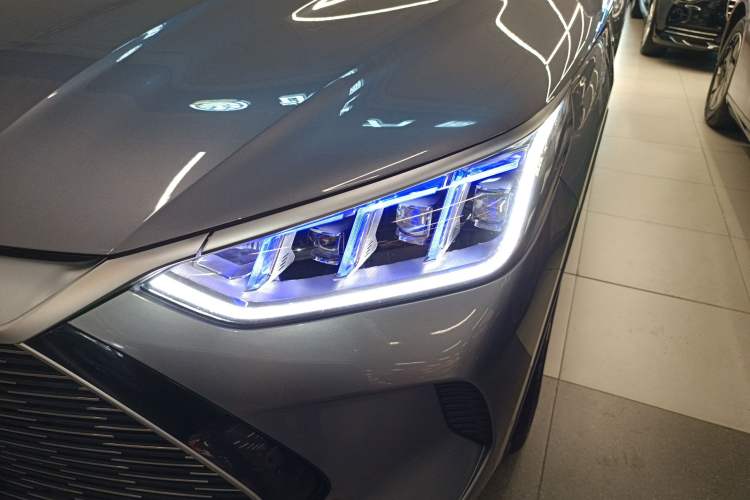 Used BYD Song PLUS New Energy 2021 DM-i 100KM Four-Wheel Drive Flagship PLUS Left Front Headlight