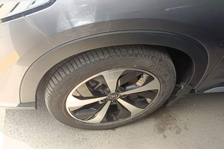 Used BYD Song PLUS New Energy 2021 DM-i 110KM Flagship Model Left Front Wheel Hub