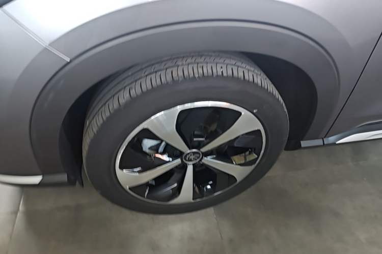 Used BYD Song PLUS New Energy 2021 DM-i 110KM Flagship Model Left Front Wheel Hub