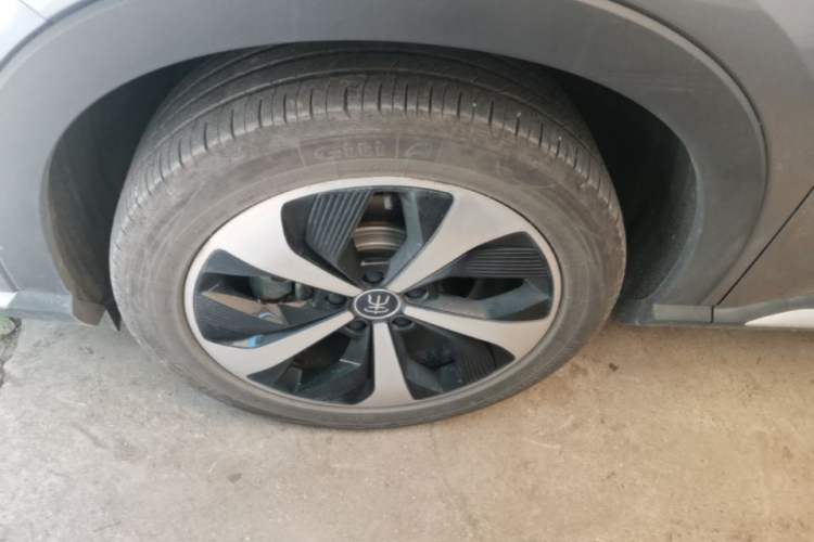 Used BYD Song PLUS New Energy 2021 DM-i 110KM Flagship PLUS Left Front Wheel Hub