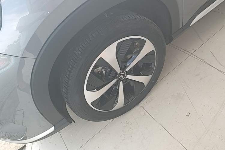 Used BYD Song PLUS New Energy 2021 DM-i 51KM Prestige Model Left Front Wheel Hub