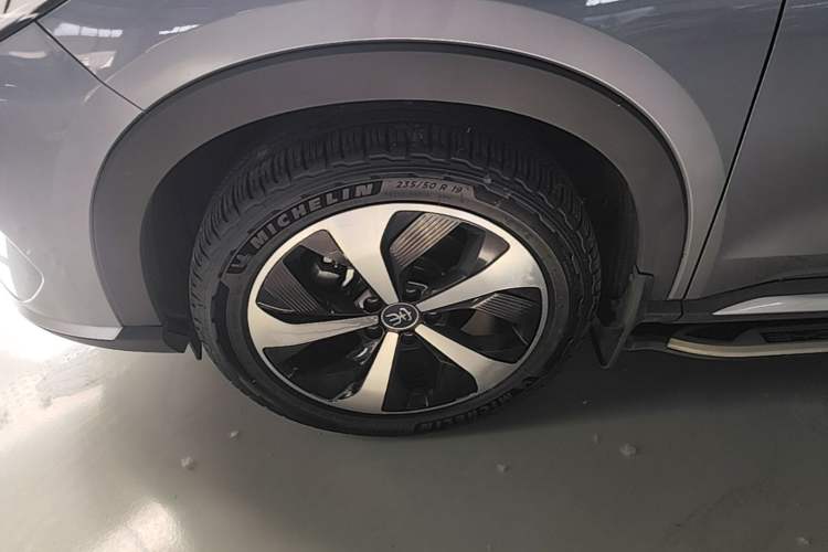 Used BYD Song PLUS New Energy 2021 DM-i 110KM Flagship Model Left Front Wheel Hub
