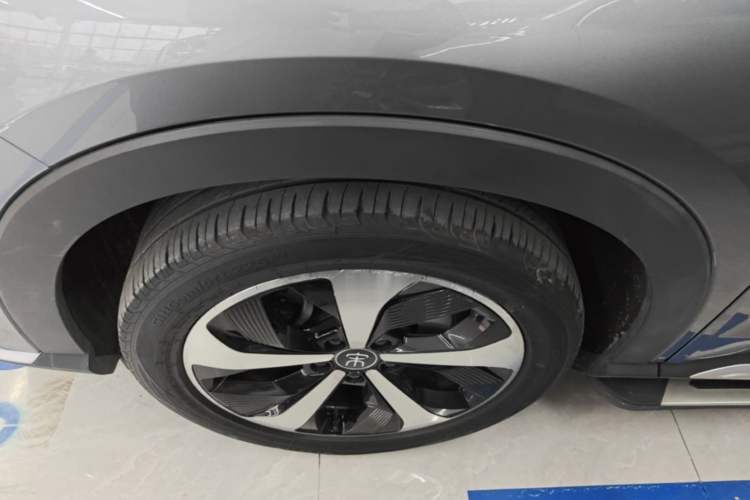 Used BYD Song PLUS New Energy 2021 DM-i 110KM Flagship PLUS Left Front Wheel Hub