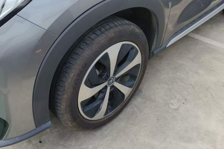 Used BYD Song PLUS New Energy 2021 EV Deluxe Model Left Front Wheel Hub